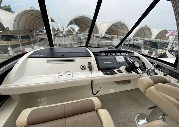 Sea Ray 450 Sedan Bridge image