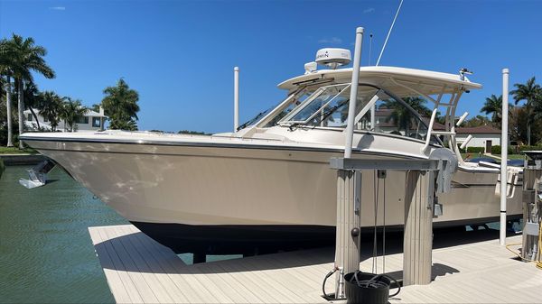 Grady-White Freedom 335