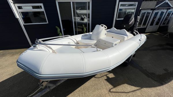 Zodiac Yachtline Deluxe 420