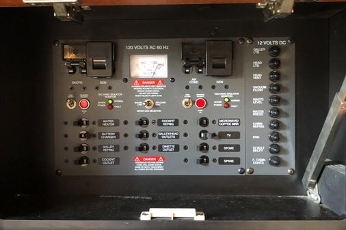 Chaparral Signature 310 image