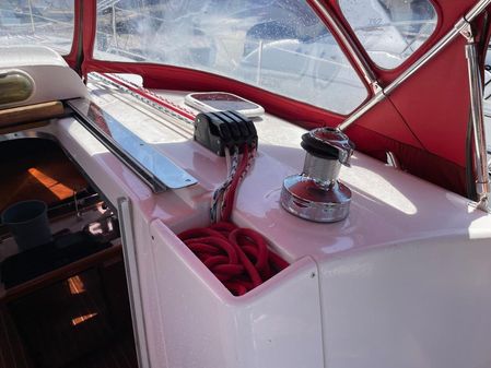 Hunter 38 image