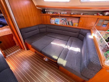 Hunter 38 image