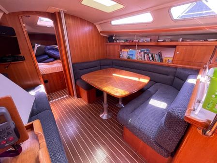 Hunter 38 image