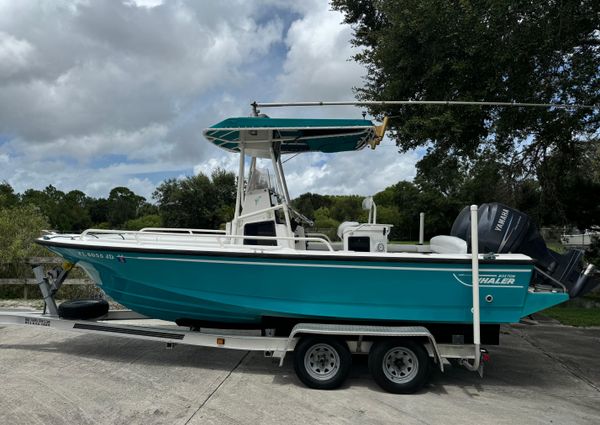 Boston Whaler 21 Outrage image