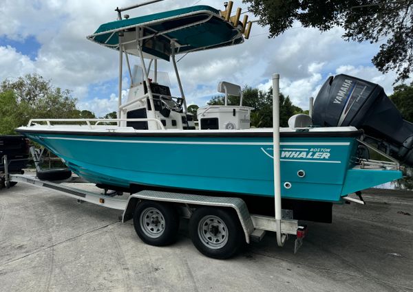 Boston Whaler 21 Outrage image