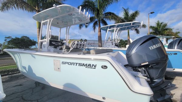 Sportsman Heritage 231 Center Console 