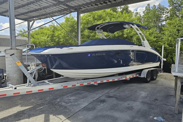 Sea Ray 270SDX-OB - main image