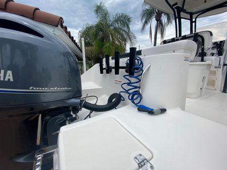 Robalo R222-CENTER-CONSOLE image