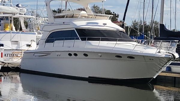 Sea Ray 480 Sedan Bridge