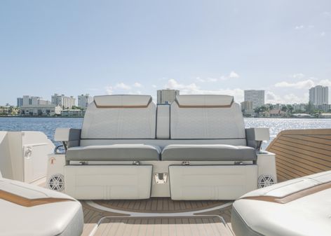 Tiara Yachts 43 LE image