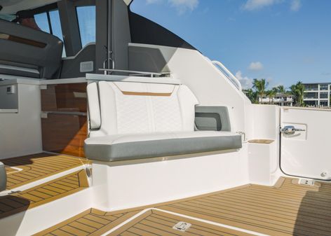 Tiara Yachts 43 LE image