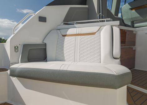 Tiara Yachts 43 LE image