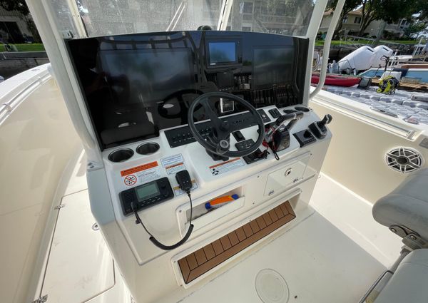 Cobia 350-CENTER-CONSOLE image