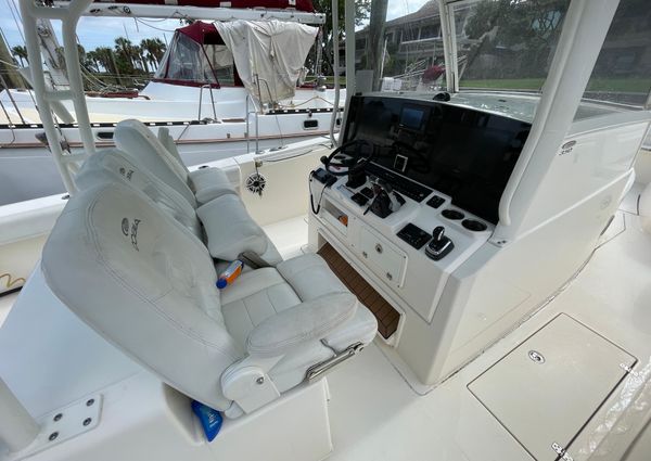 Cobia 350-CENTER-CONSOLE image