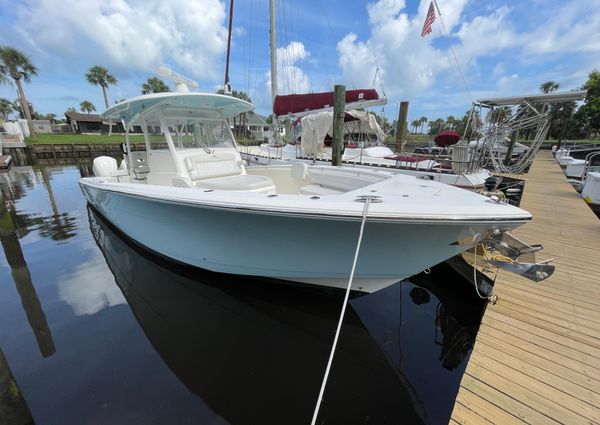 Cobia 350-CENTER-CONSOLE image