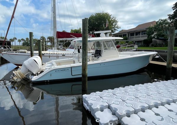 Cobia 350-CENTER-CONSOLE image