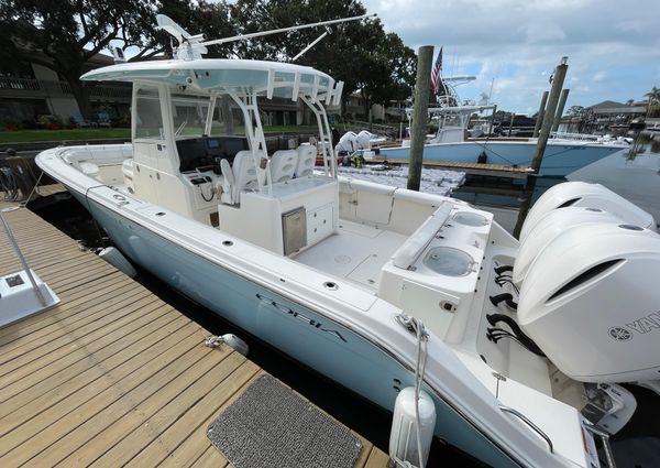 Cobia 350-CENTER-CONSOLE image