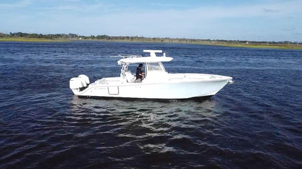 Cobia 350-CENTER-CONSOLE image