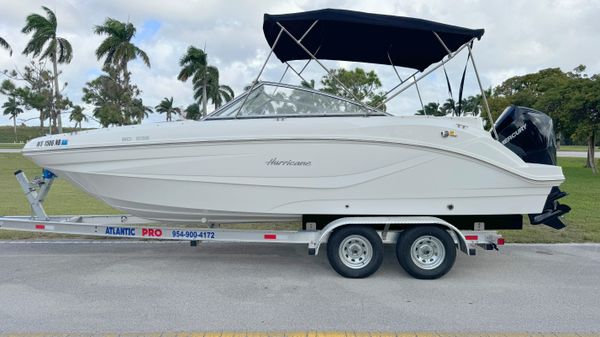 Hurricane SunDeck 235 OB 