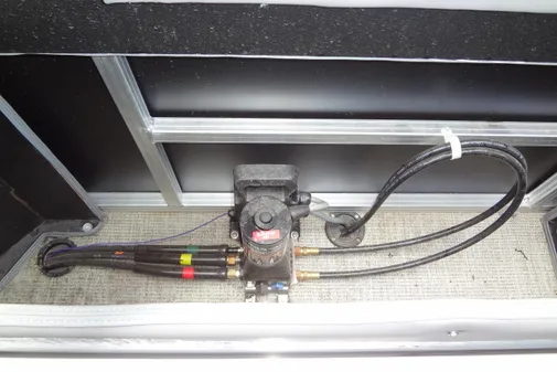 Tahoe Pontoon 2585 VRL image