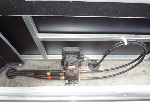 Tahoe Pontoon 2585 VRL image