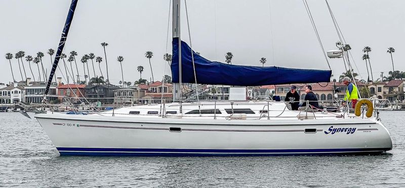 Catalina 380 - main image