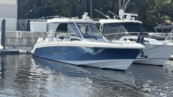 Boston Whaler 350 Realm 