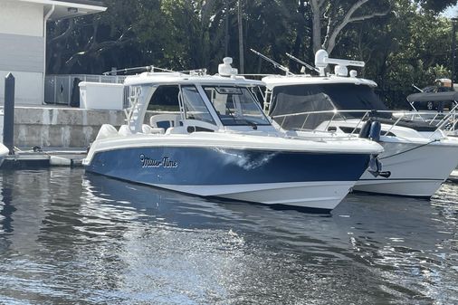 Boston Whaler 350 Realm image