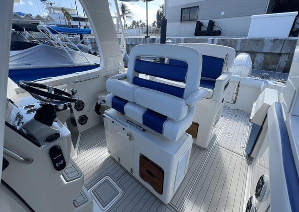 Boston Whaler 350 Realm image