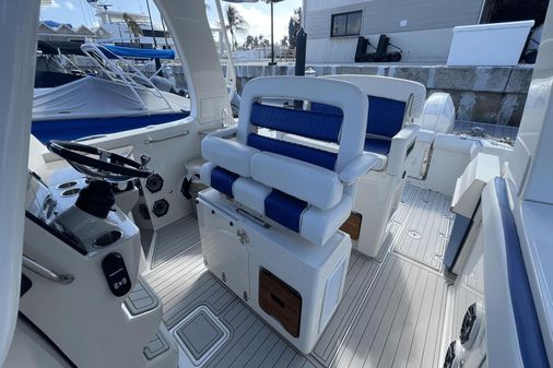 Boston Whaler 350 Realm image