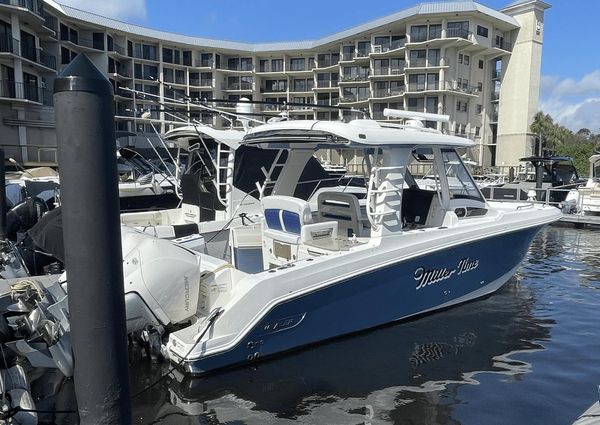 Boston Whaler 350 Realm image