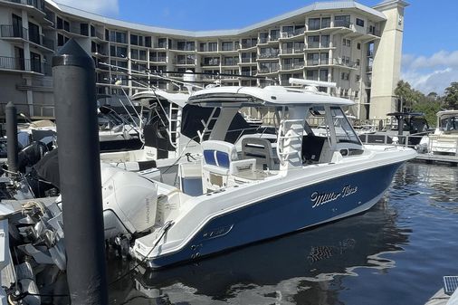 Boston Whaler 350 Realm image