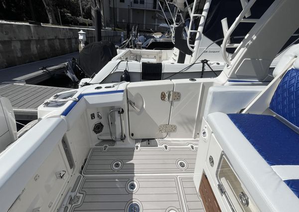 Boston Whaler 350 Realm image