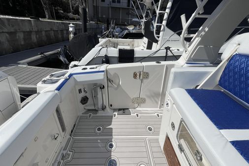 Boston Whaler 350 Realm image