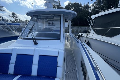 Boston Whaler 350 Realm image