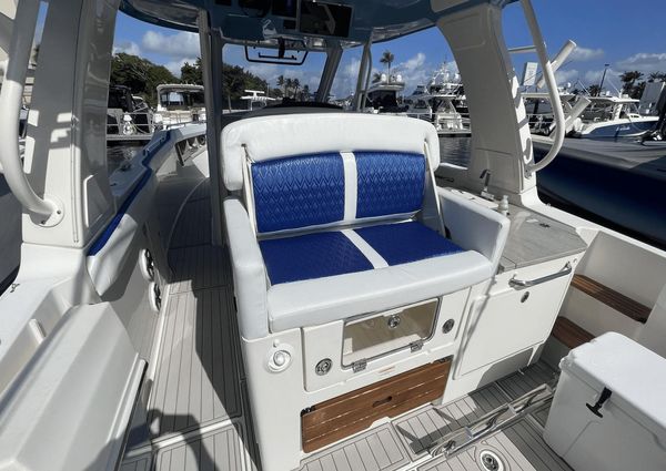 Boston Whaler 350 Realm image