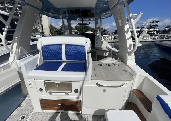 Boston Whaler 350 Realm image