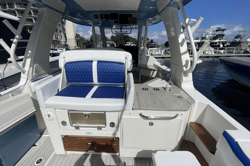 Boston Whaler 350 Realm image