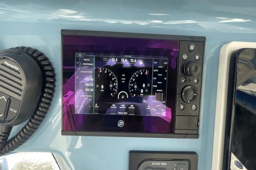 Boston Whaler 350 Realm image