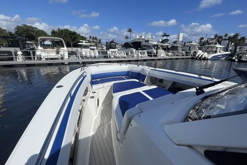 Boston Whaler 350 Realm image