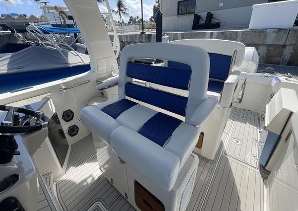 Boston Whaler 350 Realm image