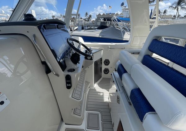 Boston Whaler 350 Realm image