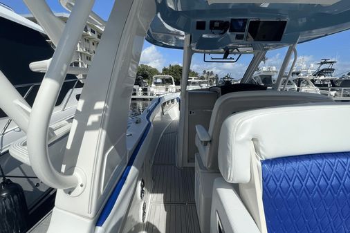 Boston Whaler 350 Realm image