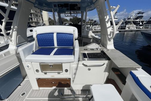 Boston Whaler 350 Realm image