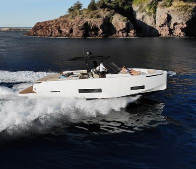 De Antonio Yachts D42 Open image