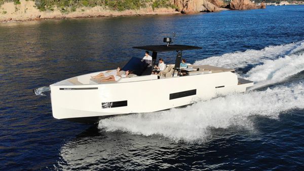 De Antonio Yachts D42 Open 