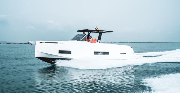 De Antonio Yachts D42 Open image