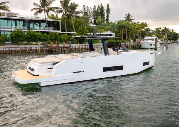 De Antonio Yachts D42 Open image