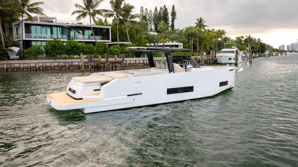 De Antonio Yachts D42 Open image