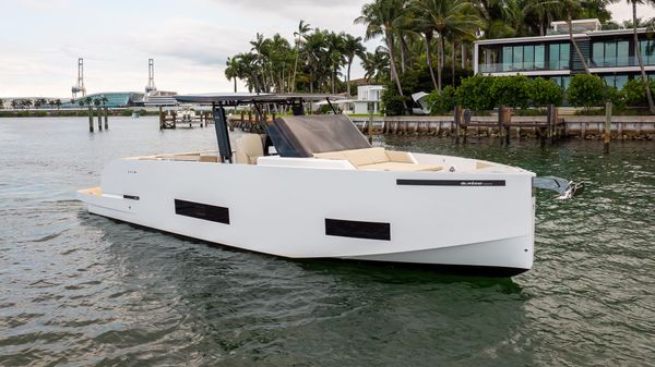 De Antonio Yachts D42 Open image